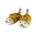 Pantoffeln in gelb und naturweiß im Tigerdesign. Mit Gesicht, Ohren, Streifen und Schwanz.
