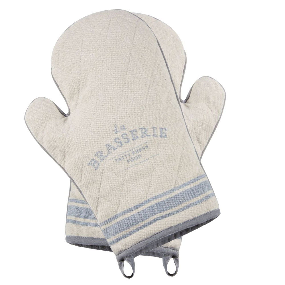 Zwei übereinanderliegende Topfhandschuh mit Aufdruck. Die Kanten sind mit einer braublauen Paspel.
