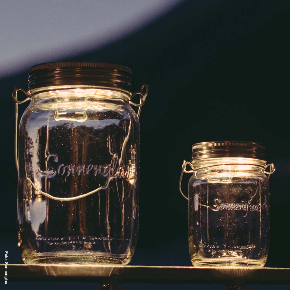 Normal-sized Sonnenglas and small Sonnenglas glow in the dark.