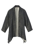Schwarze Kimonojacke mit hellem Innenstoff