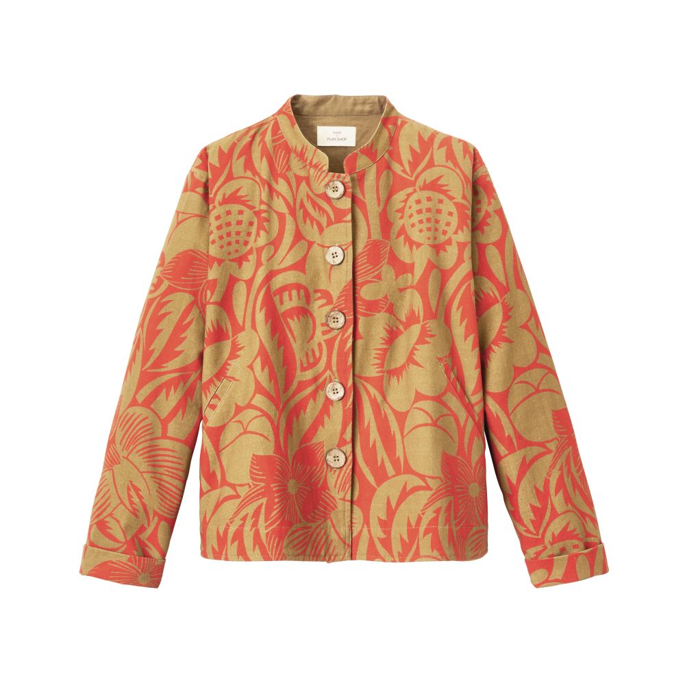 zugeknöpfte hellbraune Kurzjacke mit orangefarbigem Blumenmuster