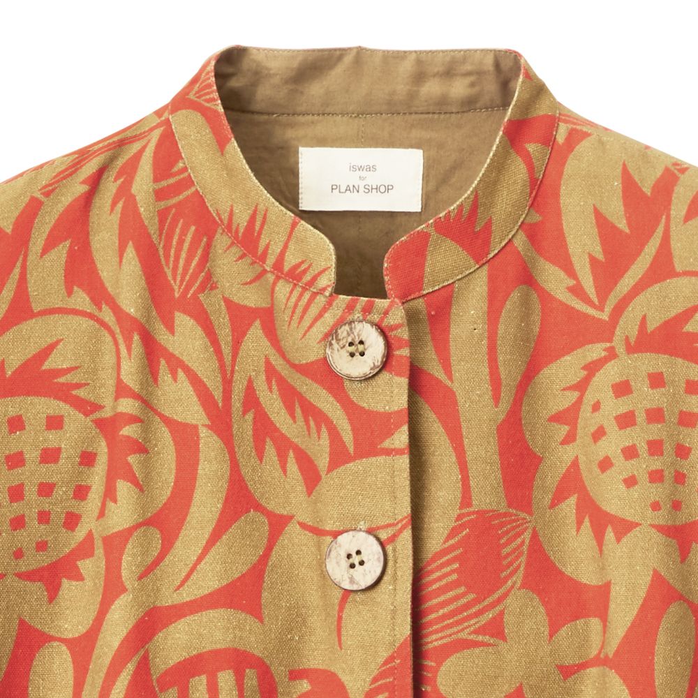 Close-up of the pattern of the light brown jacket with orange-coloured pattern