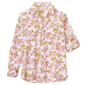 rosa Bluse mit Blumenmuster, der linke Ärmel ist hochgekrempelt