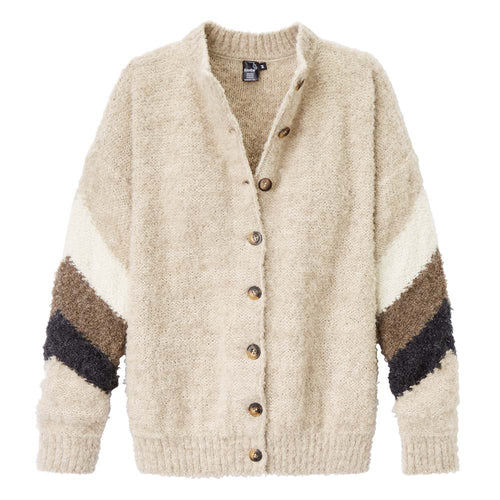 Hellbraune Strickjacke mit weißem, dunkel- und hellbraunem Zick-Zack-Muster an den Ärmeln.
