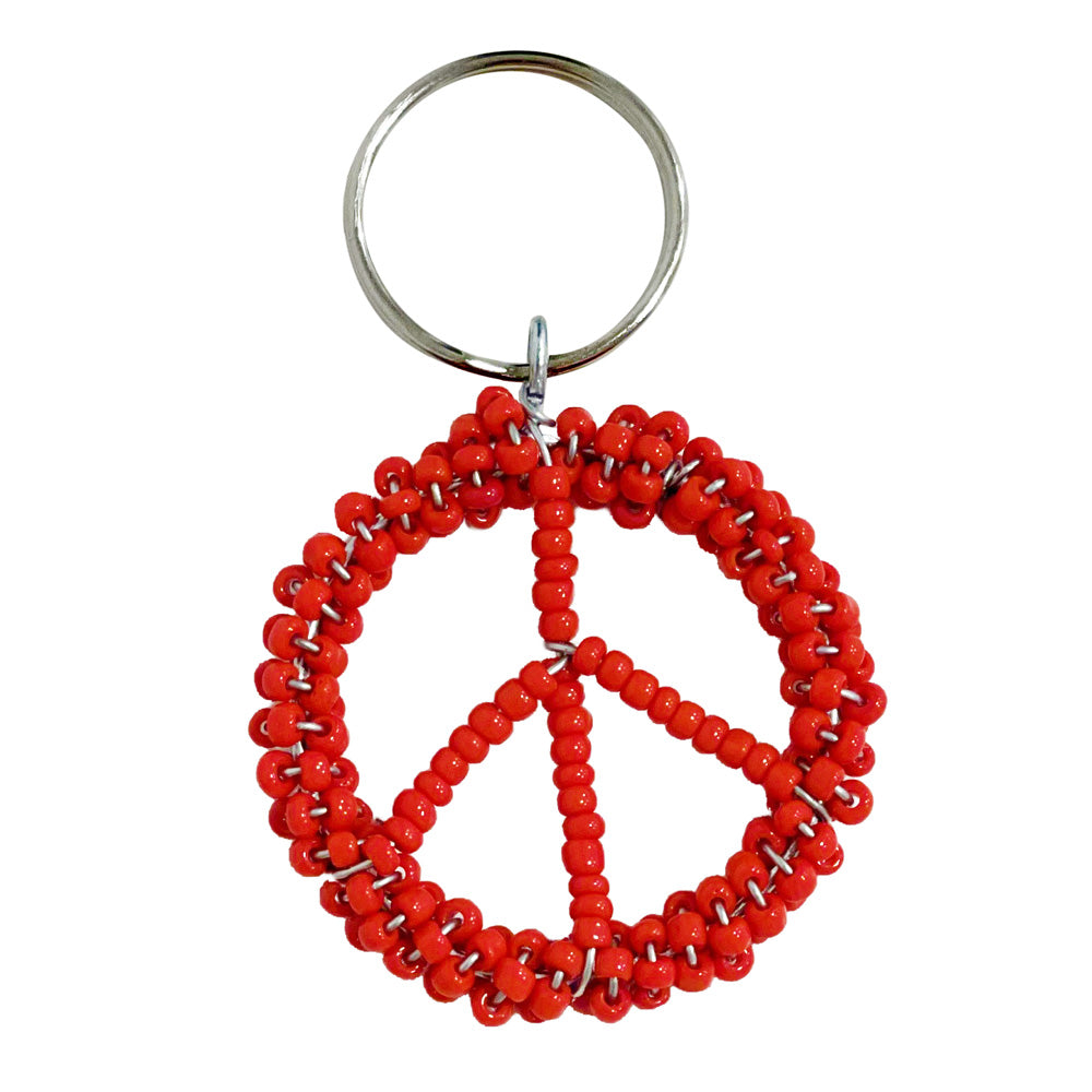Schlüsselanhänger mit Metallring, das Motiv ist ein Peace - Zeichen, aus roten Glas Perlen Aufgezogen auf Metalldraht