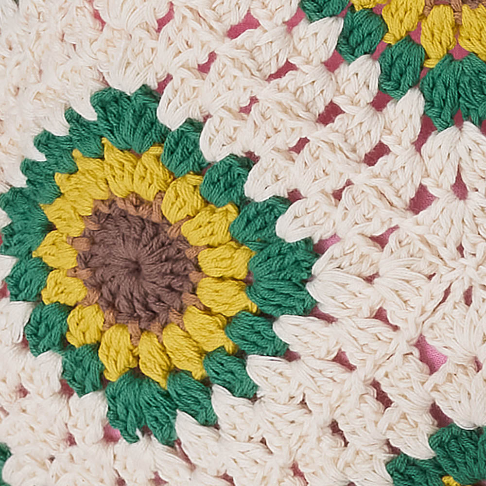 Detail of the crochet pattern.