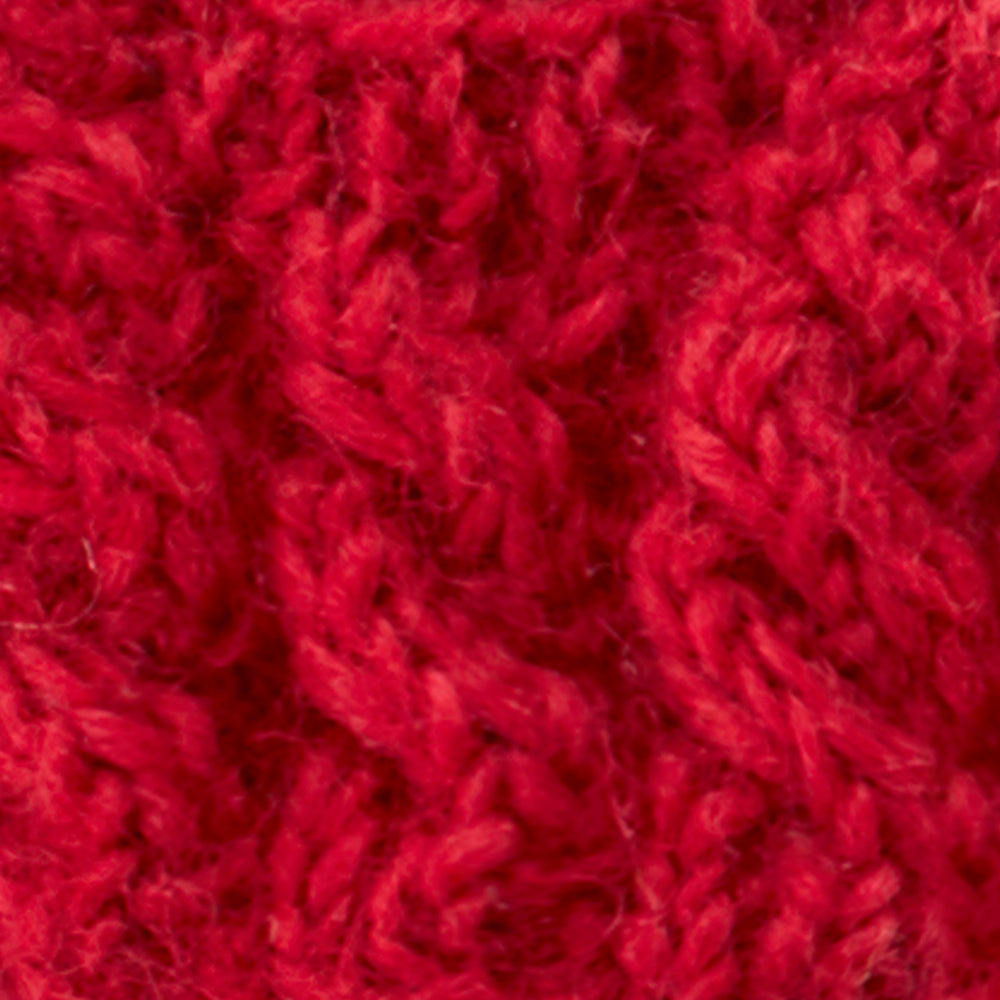 Cable knit pattern on the pendant.