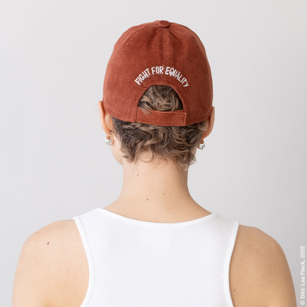 Back view: Mühi wearing the cap.

