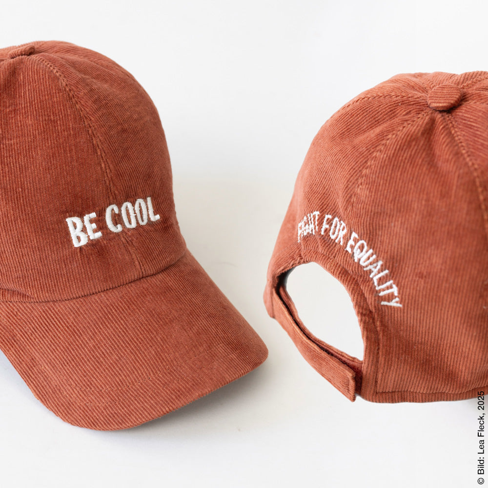 2 caps in the cut. Front and back with the embroidery.
