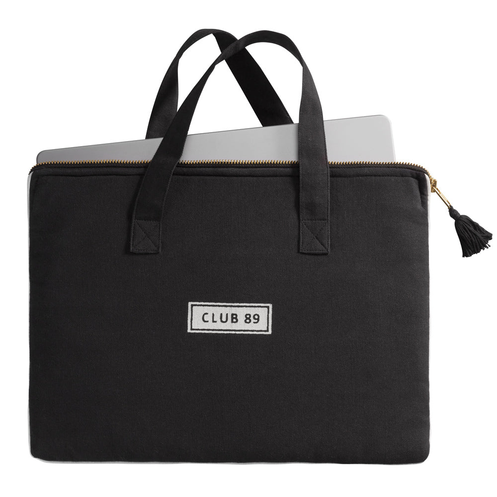 Schwarze Laptoptasche mit herausschauendem silbernen Notebook, nicht im Lieferumfang enthalten)