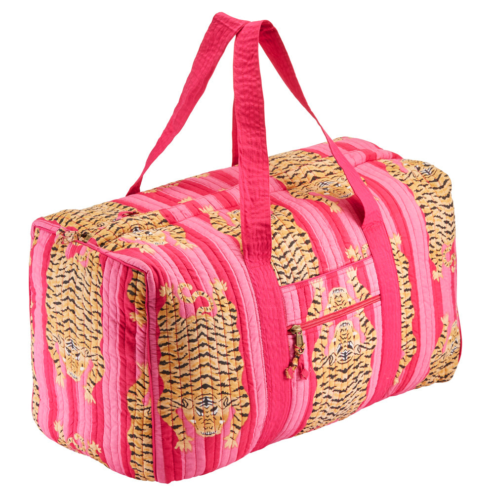 Kleine Reisetasche in pink mit auffälligem Tigerprint.