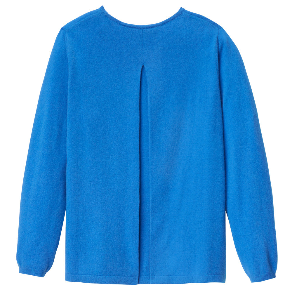 Rückansicht des Kaschmirpullovers in royalblau mit Rückenfalte.