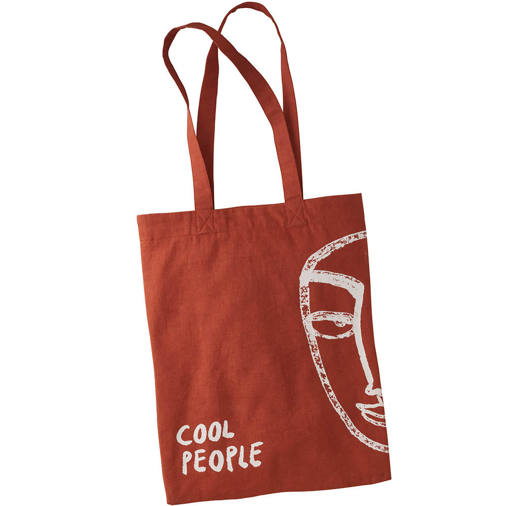 Rückseite der Tasche mit einem angeschnittenen Gesicht rechts und einem Schriftzug links unten.