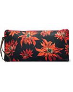 Clutch mit roten Blüten auf schwarzem Grund und mit gemusterter Handgelenkschlaufe.