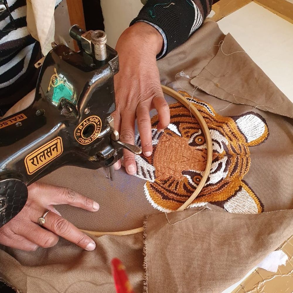 Jacke mit Tigerkopfstickerrei-5