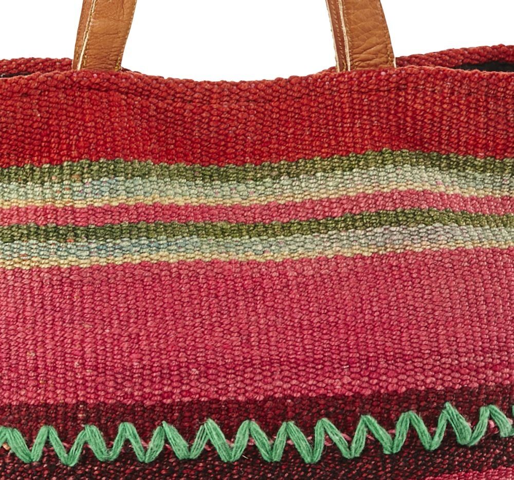 Tasche Unteschiedliche Muster Handgefertigt Aus Recycelten Stoffen Fairtrade Online Im Plan Shop Bestellen