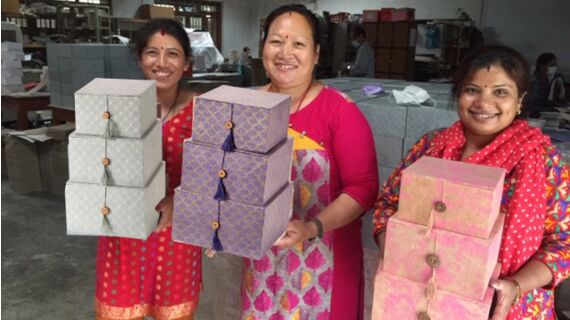 Die Papiere von Tibetan Handicrafts stammen aus jener Weltregion, in der das Papier vor über ...