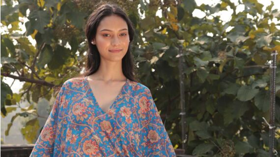 ISWAS aus Delhi setzt auf moderne, klare Designs, die h&auml;ufig traditionelle indische Kleidung ...