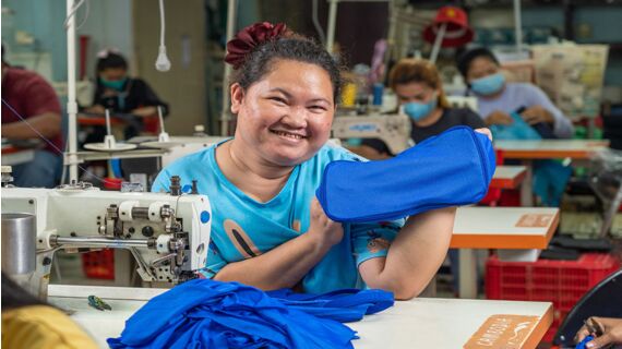 Aus der reichen handwerklichen Tradition Kambodschas entstehen bei Village Works originelle Pr...