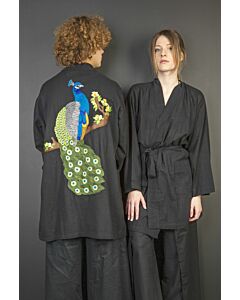 Kimono mit Pfauenstickerei