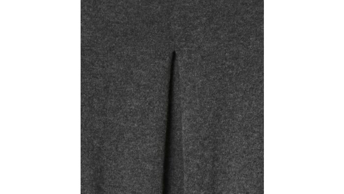 Cashmere pullover, back fold