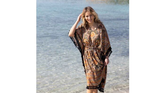 Kaftan mit schwarzen Bommeln