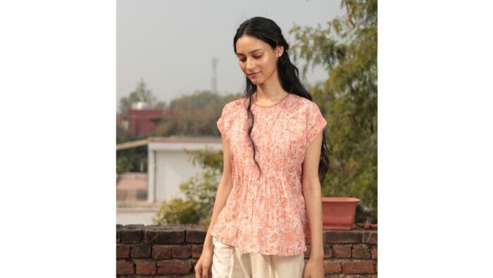 Plissee-Bluse mit Toile-de-Jouy-Muster