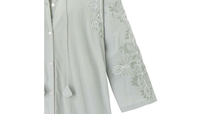 Kleid mit Stickerei