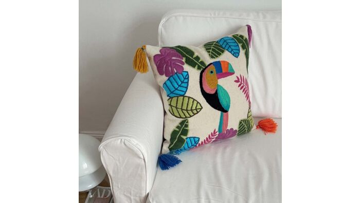 Kissenhülle mit Stickerei Tukan, von Hand bestickt, reine Wolle