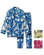 Blauer Pyjama, Oberteil und Hose, mit Antilopenprint in schwarz weiß.