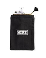 Kabeltasche mit Reißverschluss und Aufdruck. Zur Veranschaulichung schaut ein Kabel hervor.