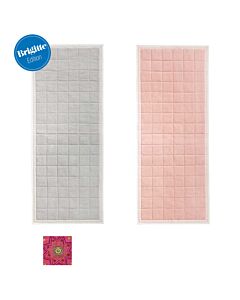 Graue und rosafarbener Yogamatte nebeneinander. Im Quadrat unten ist die pinkfarbene Farbvariante.