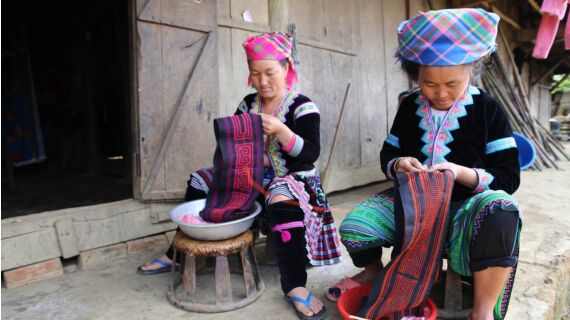 Unterwegs mit traditionellen Textilien 