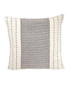 50x50 cm großes Kissen, beige mit je drei schwarzen Streifen rechts und links, mittig ein schwarzes Fischgrätmuster