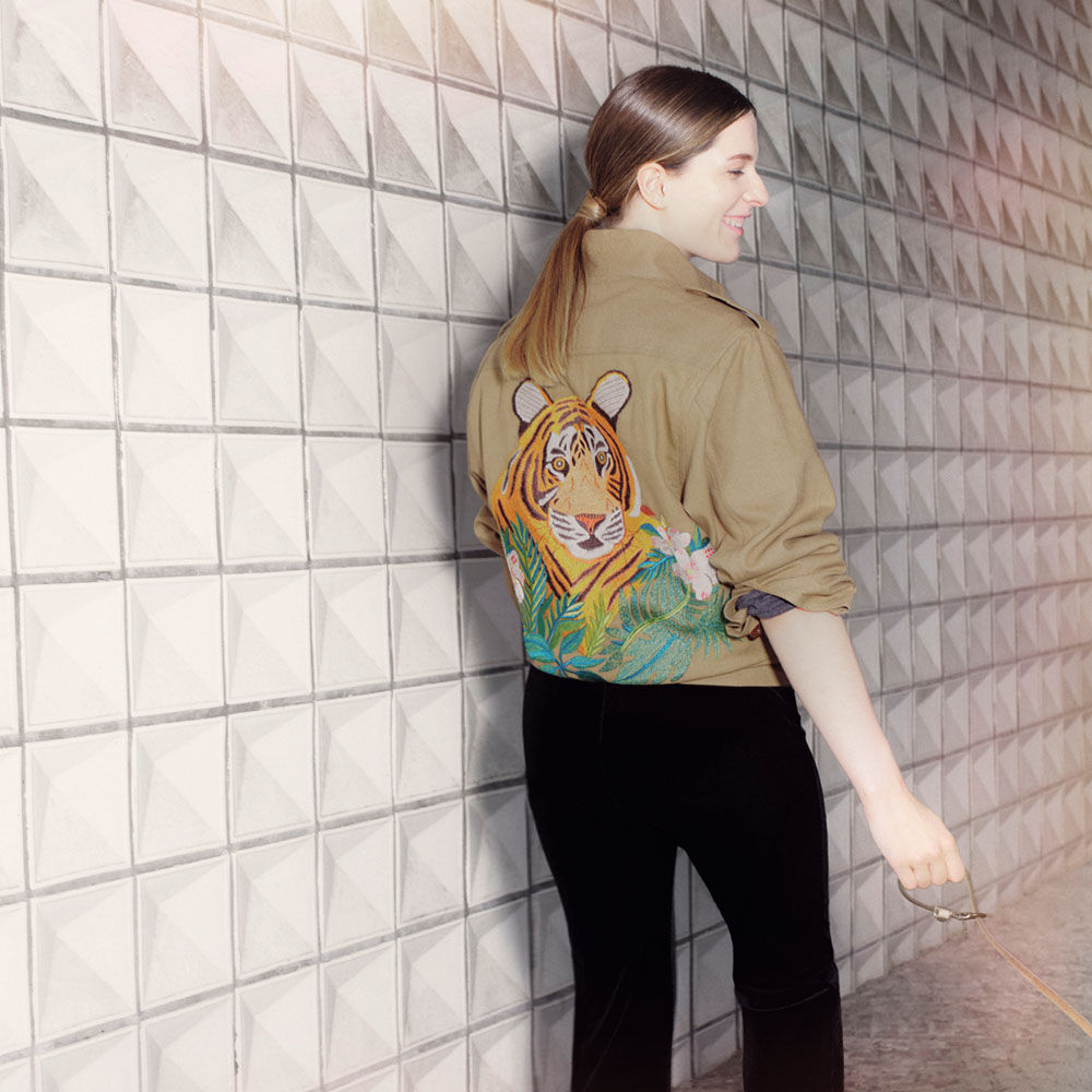 Jacke mit Tigerkopfstickerrei