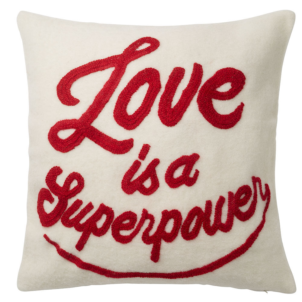 Kissenhülle mit Stickerei Love is a Superpower