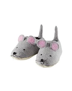 Pantoffeln in grau im Mausdesign mit Gesicht, Schwänzchen und Ohren, die innen rosa sind.