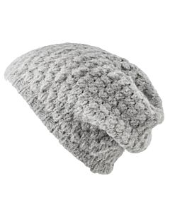 Seitenansicht einer grau gestrickten Mütze im Beanie-Style