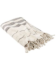 Zusammengelegte beige Alpakadecke mit schwarzem Muster und Fransen
