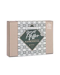 Brauner Karton mit grün weißer Banderole mit der Aufschrift "Kampot Pfeffer" und Inhaltsangabe