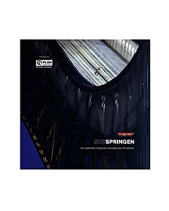 Skifahrer auf Übungssprungsschanze